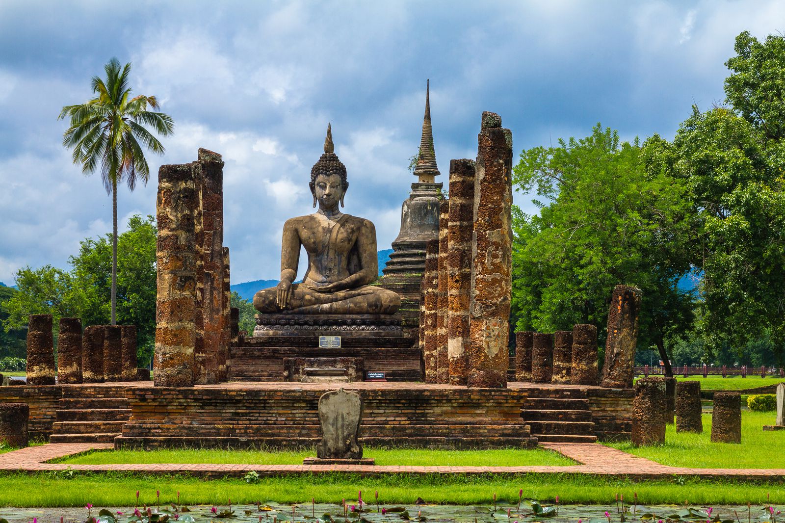 世界遺産・スコータイ遺跡群 観光 （歴史公園内は自転車で巡ります）